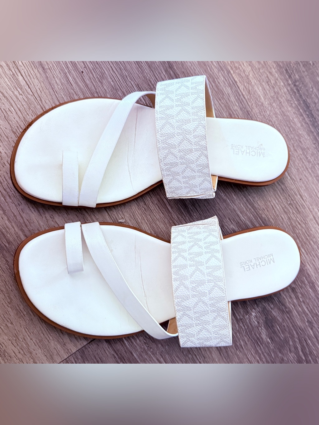 Michael Michael Kors Pratt Flat Sandals White Vanilla Logo Toe Ring Slide Size 7